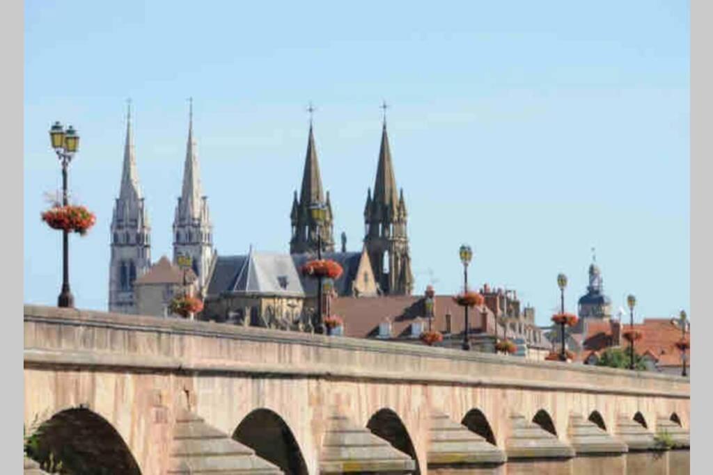 Appartement De Charme Plein Coeur De Moulins Esterno foto